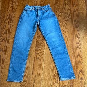 American Eagle Outfitters Blue Straight Leg Jeans Classic Fit w/ stretch size 2